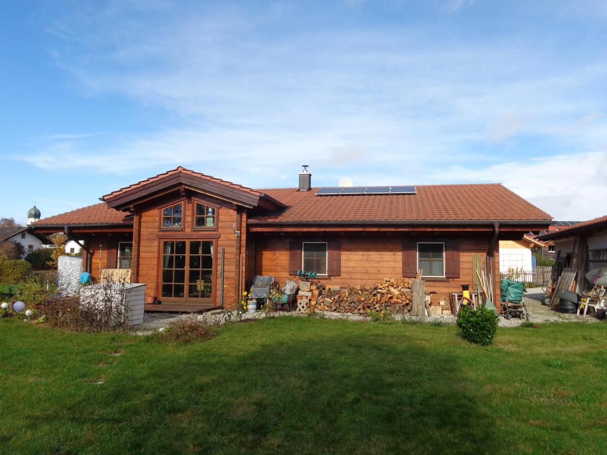 Barrierefreies Zimmer Im Blockhaus Mit Sauna Am See Soyen 外观 照片