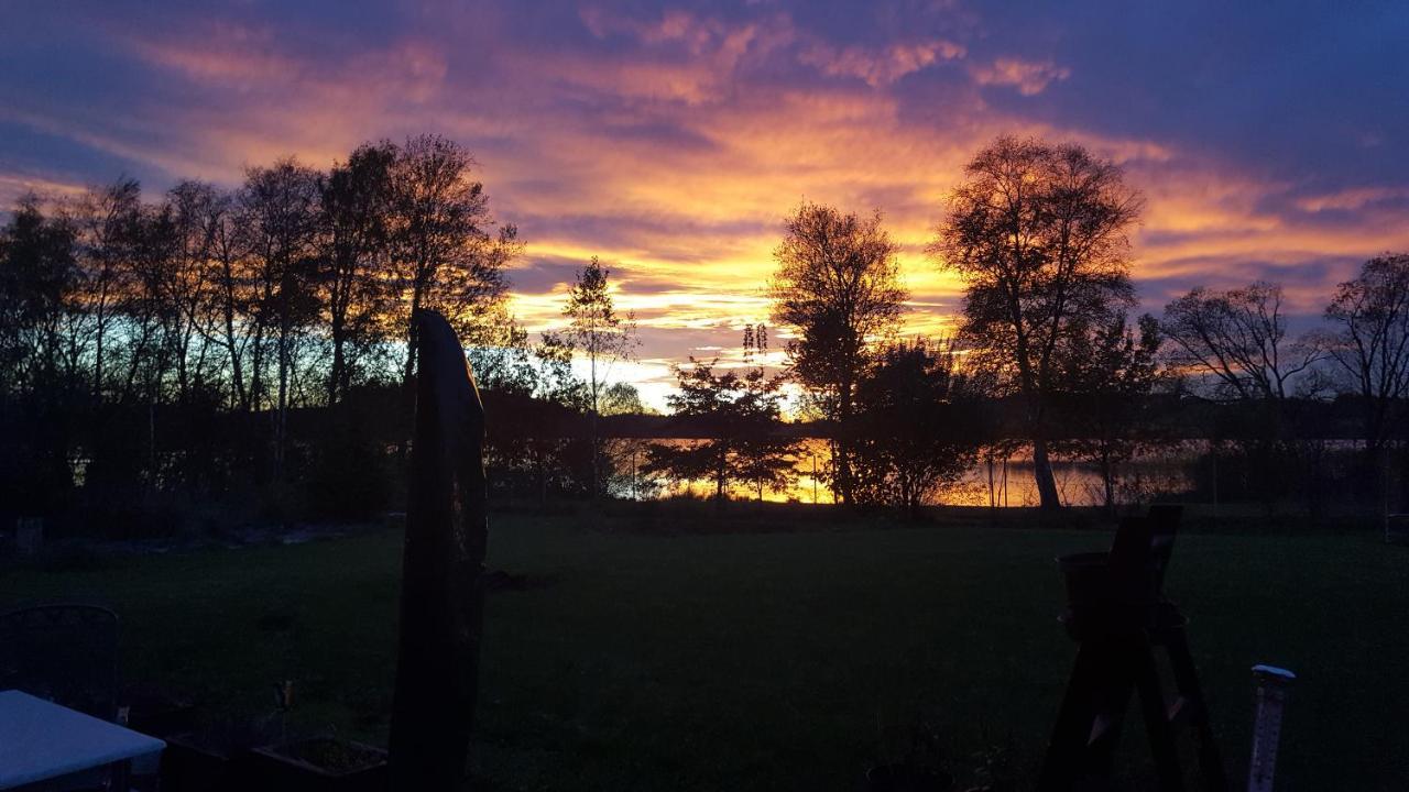 Barrierefreies Zimmer Im Blockhaus Mit Sauna Am See Soyen 外观 照片