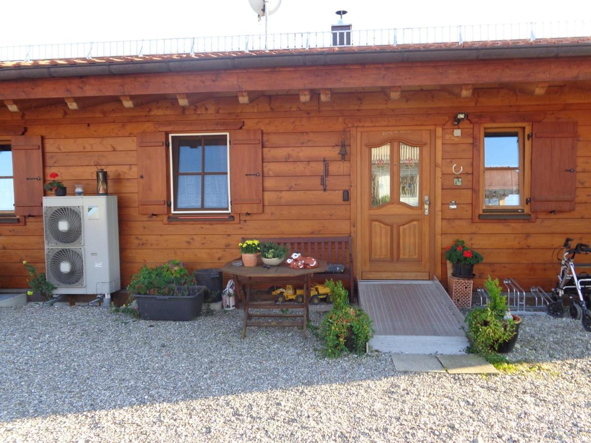 Barrierefreies Zimmer Im Blockhaus Mit Sauna Am See Soyen 外观 照片
